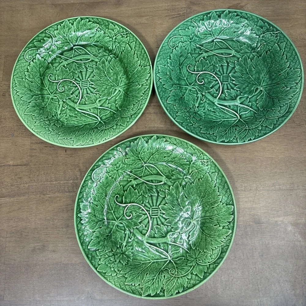 3 Antique WEDGWOOD GREEN MAJOLICA GRAPEVINE RELIEF PLATE - 8 3/8